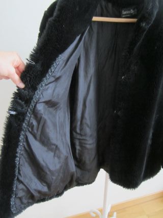 Chaquetón de pelo negro