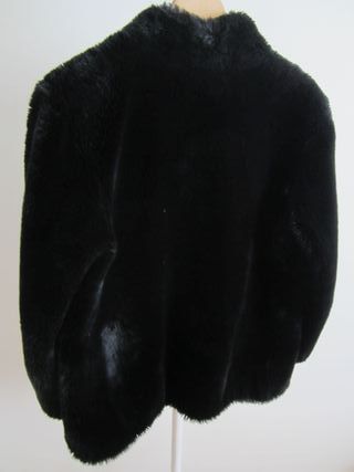 Chaquetón de pelo negro