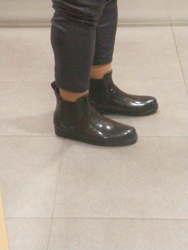 BOTINES DE AGUA NEGRO BRILLANTE Nº 39 ANNA FIELD