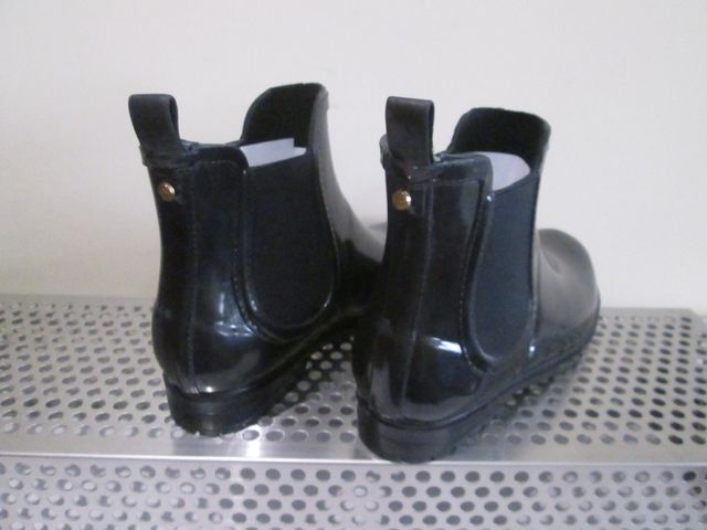 BOTINES DE AGUA NEGRO BRILLANTE Nº 39 ANNA FIELD