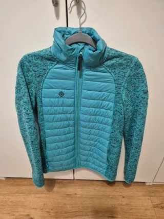 Chaqueta ligera turquesa de montaña