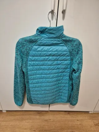 Chaqueta ligera turquesa de montaña