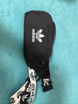 Riñonera Adidas Negra y Blanca