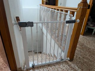 Puerta de seguridad para escaleras