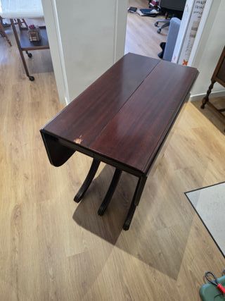 Mesa antigua de madera con 2 extensiones