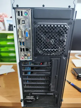 Caja Nfortec Blanca + Placa ASUS + Disipador