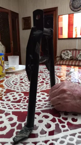 Caballete moto negro