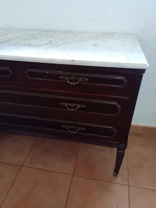 Cajonera de madera con tapa de mármol