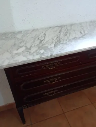 Cajonera de madera con tapa de mármol