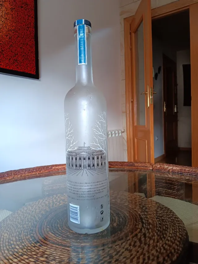 Botella vacia GIGANTE  Belvedere. 3l. Ed. Lujo.