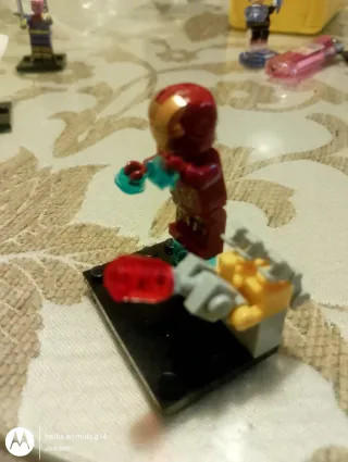 Lego Iron Man con accesorios
