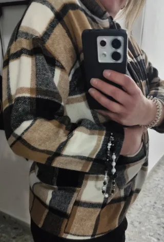 Chaqueta de paño a cuadros con capucha