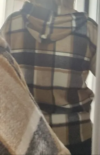 Chaqueta de paño a cuadros con capucha