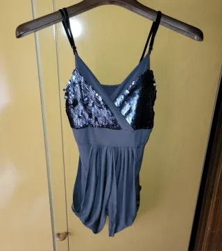 Maglia con coprispalla e paillettes