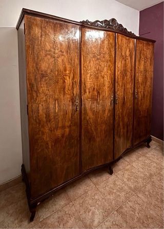 Armario antiguo de madera