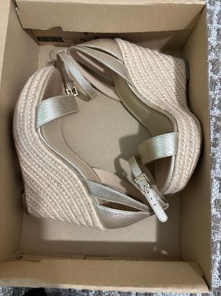 Sandalias Cuña Michael Kors Doradas Talla 36