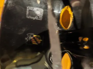 Máscara cerámica esmaltada decorativa