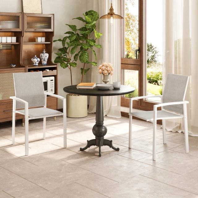 Set di 2 Sedie da Giardino Esterno Impilabili con Braccioli e Schienale in Tela Traspirante 56x58x89 cm Grigio Chiaro