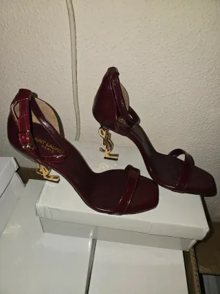 Sandalias Saint Laurent Oro y Rojo