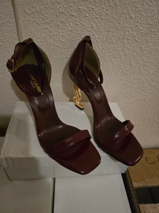 Sandalias Saint Laurent Oro y Rojo