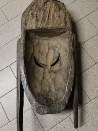 Maschera africana in legno