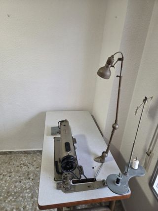 Máquina de coser Mitsubishi DB-320