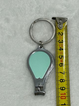 Portachiavi con tagliaunghie e cavatappi nuovo