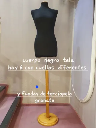 Muebles, percheros y material de tienda de ropa.