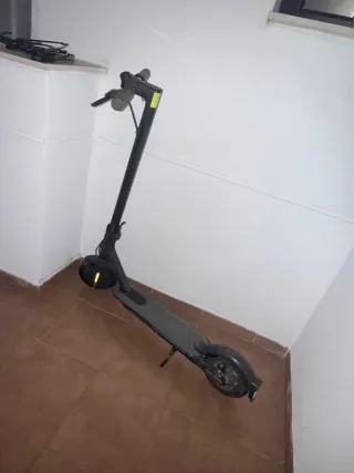 2 Patinetes Eléctricos ZWheel y Xiaomi