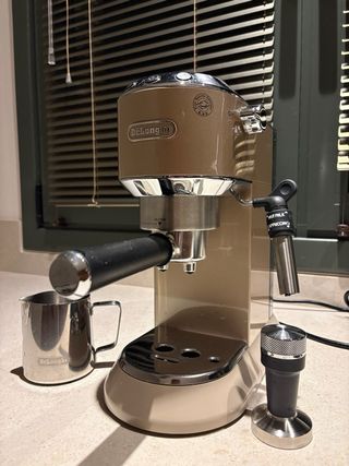 Cafetera Delonghi Dedica EC-785 Metallics