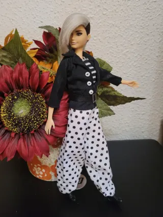 Muñeca barbie con conjunto de moda