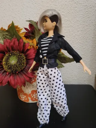 Muñeca barbie con conjunto de moda