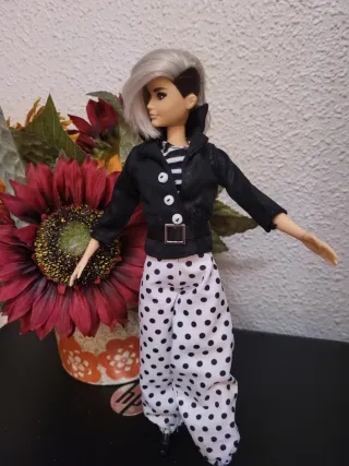 Muñeca barbie con conjunto de moda