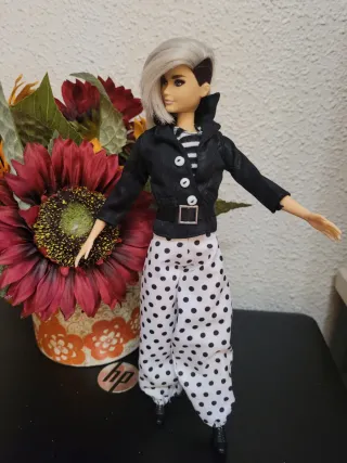 Muñeca barbie con conjunto de moda