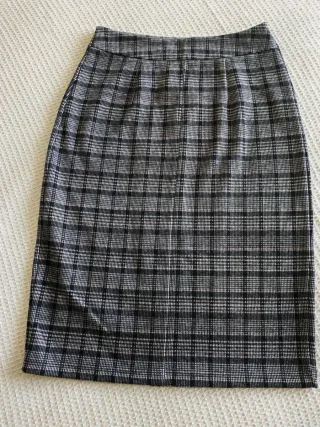 Falda midi de cuadros