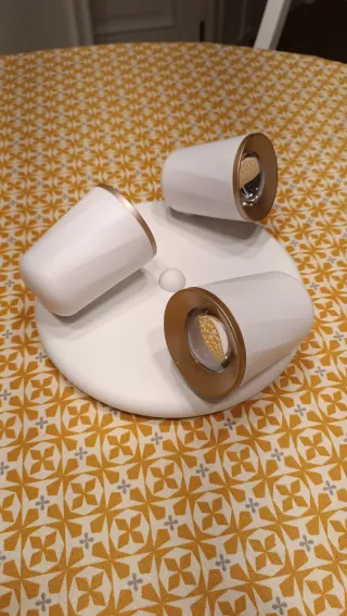 Lámpara Techo Focos LED Dorados y Blancos