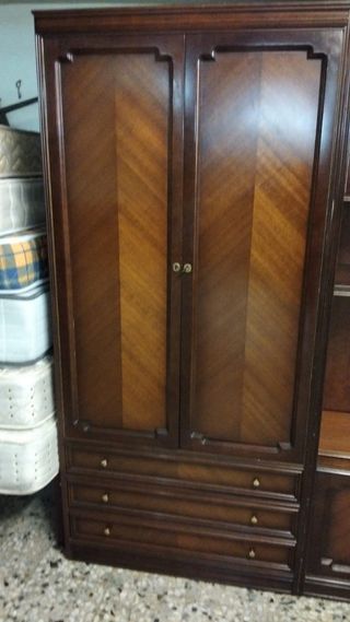 Armario.Uno 50 los dos90 .Dos regalo estanteria