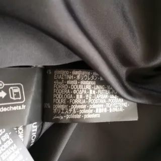 Cazadora efecto piel negra