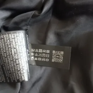 Cazadora efecto piel negra