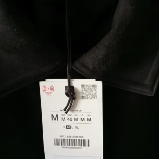 Cazadora efecto piel negra