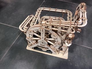 Maqueta de madera para jugar o decorar 3 canicas