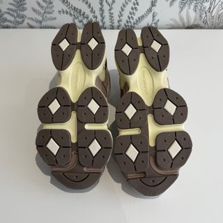 Zapatillas New Balance 9060 Beige/Marrón