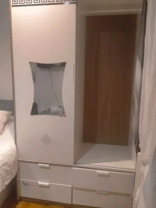 Armario ropero blanco y negro