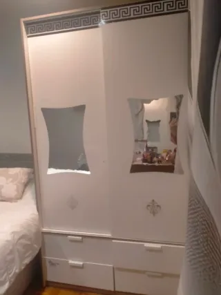 Armario ropero blanco y negro