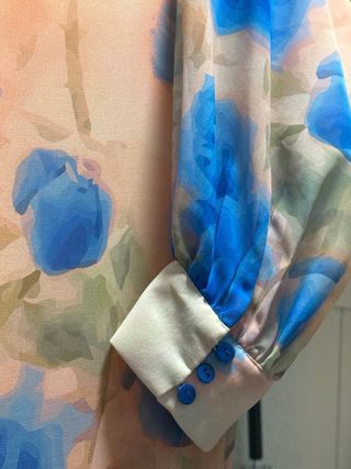 Vestido floral naranja y azul