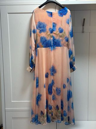 Vestido floral naranja y azul