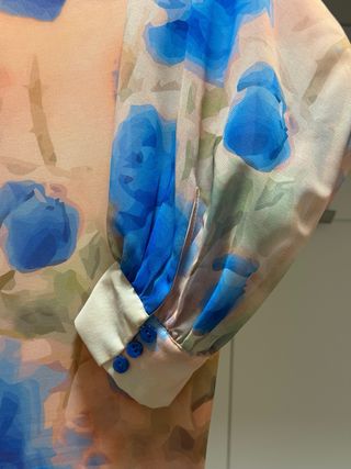 Vestido floral naranja y azul