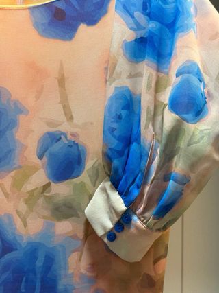 Vestido floral naranja y azul