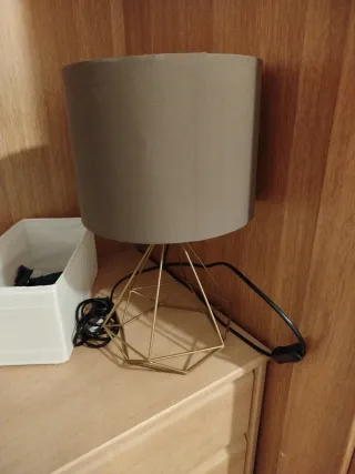 2 Lámparas de mesa beige y dorada