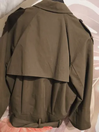 Gabardina corta Massimo Dutti verde oliva